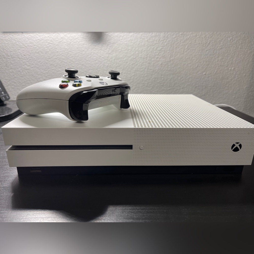 Xbox One S with controller